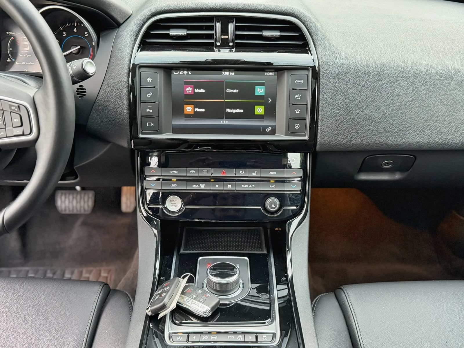 Used 2017 Jaguar XE Premium AWD/4WD image 31