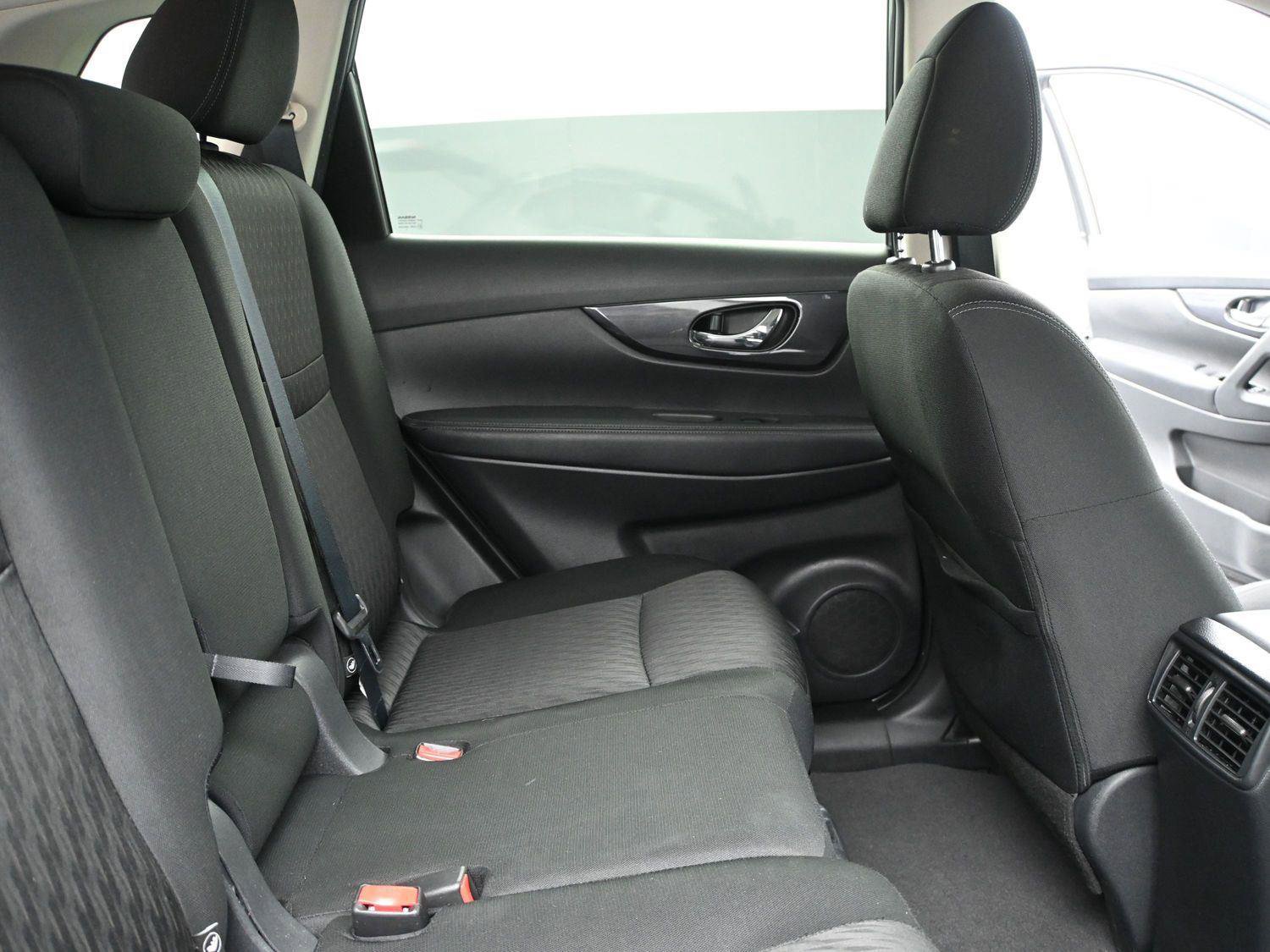 Used 2018 Nissan Rogue SV image 21