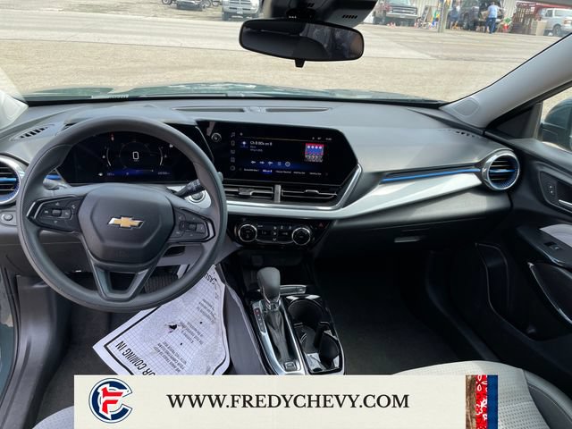 Used 2025 Chevrolet Trax LT FWD image 14