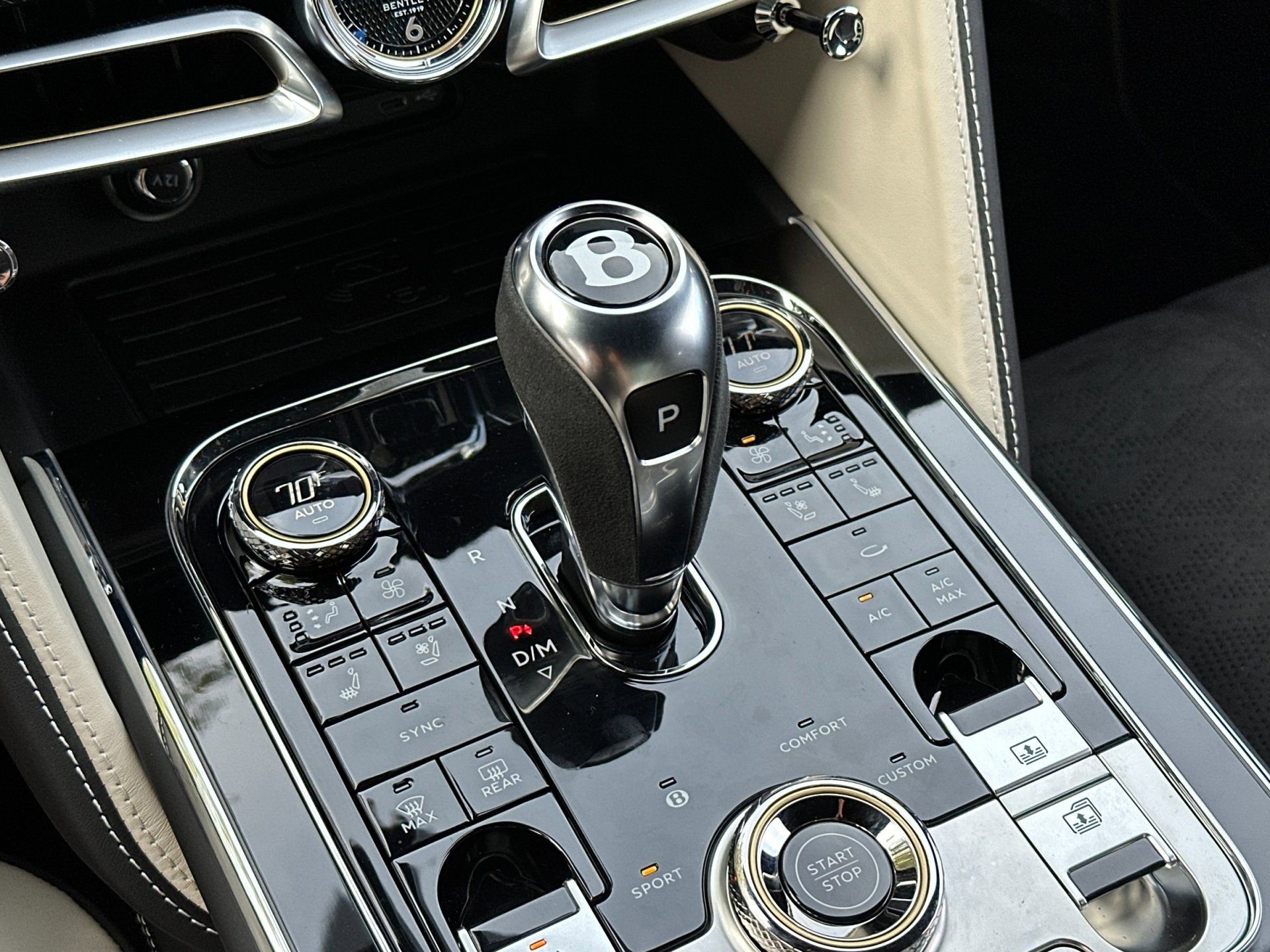 New 2025 Bentley Flying Spur Plug-In Hybrid AWD/4WD image 24