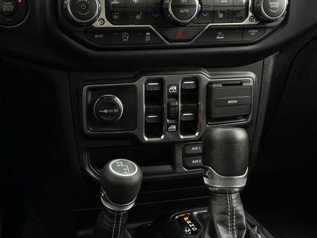 Used 2023 Jeep Wrangler Unlimited Sahara w/ Cold Weather Group AWD/4WD image 27