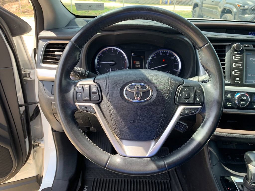 Used 2018 Toyota Highlander Limited image 30