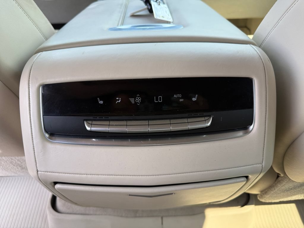 Used 2021 Cadillac Escalade Sport Platinum w/ LPO, ONYX Package AWD/4WD image 40