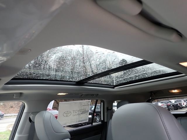 New 2026 Toyota Highlander Platinum image 17