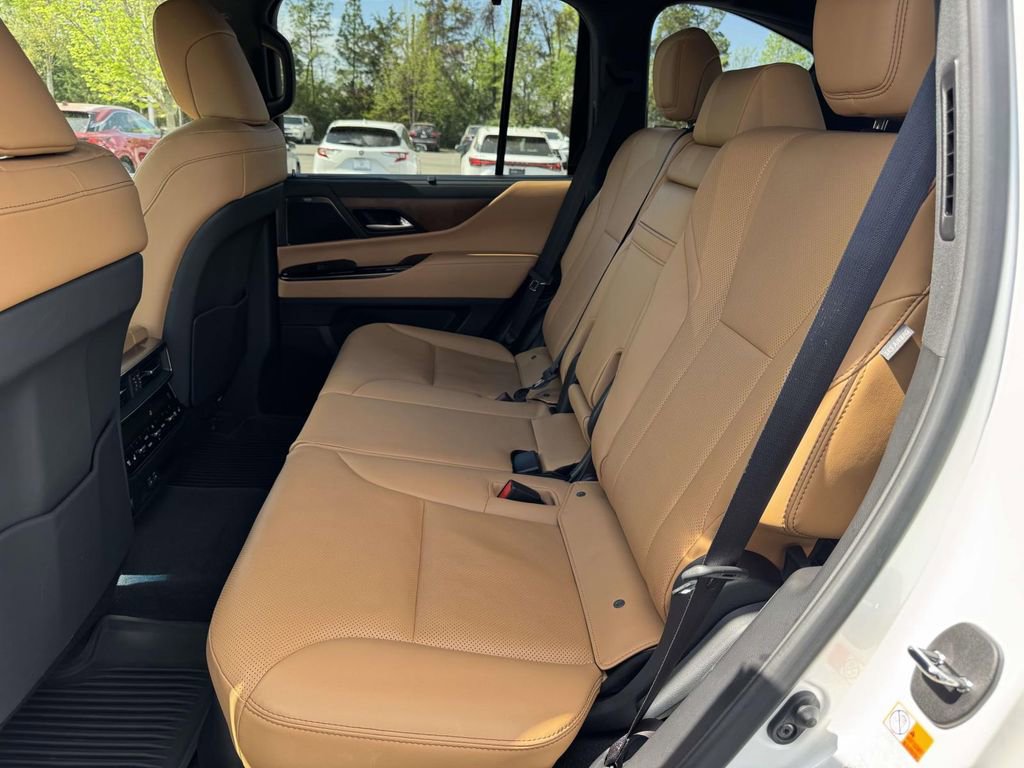 Used 2024 Lexus LX 600 4WD w/ Luxury Package image 15