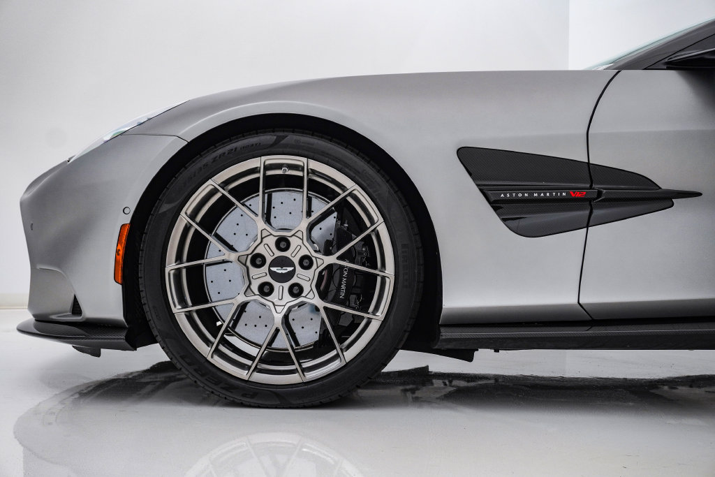 Used 2026 Aston Martin Vanquish Convertible RWD image 17