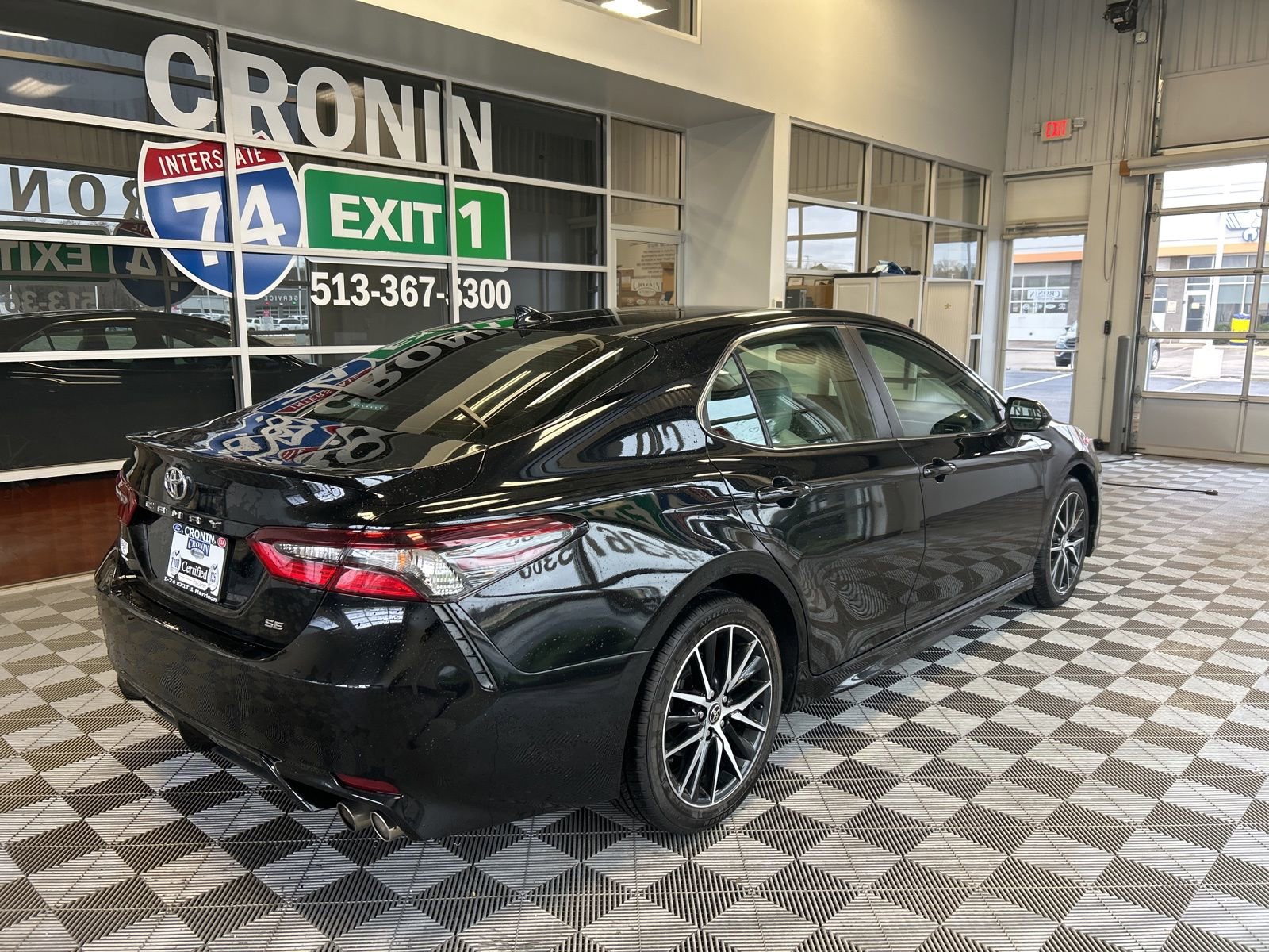 Used 2023 Toyota Camry SE image 6