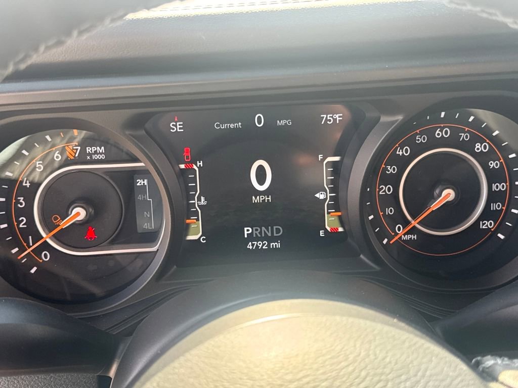 Used 2025 Jeep Gladiator Sport AWD/4WD image 13