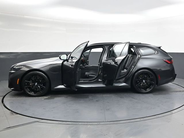 Used 2026 BMW M5 Touring image 39