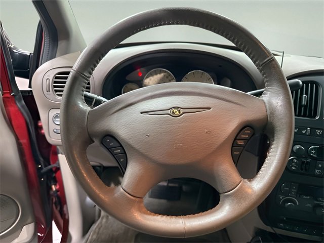 Used 2003 Chrysler Town & Country Limited image 15