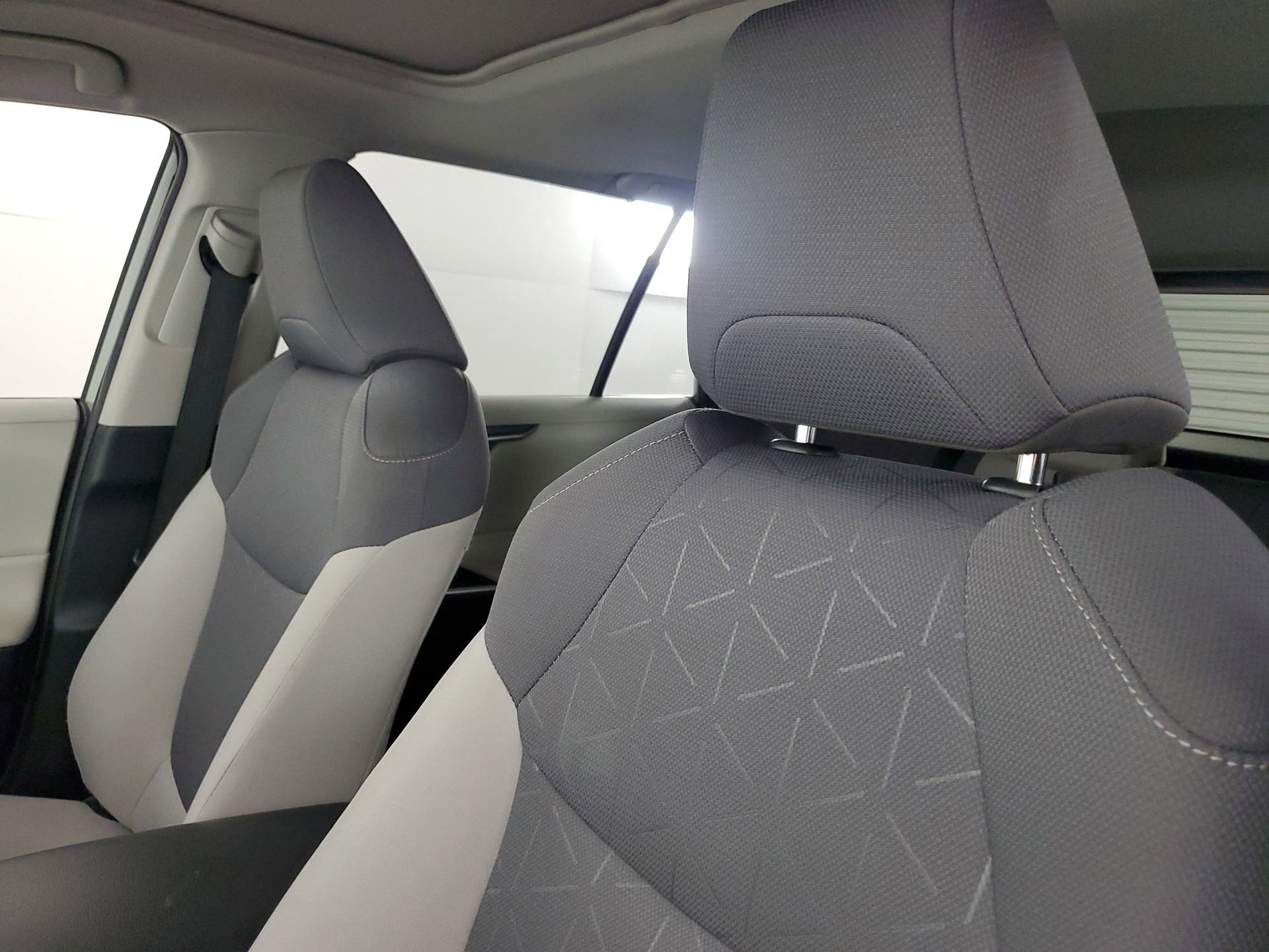 Used 2019 Toyota RAV4 XLE w/ Convenience Package image 30