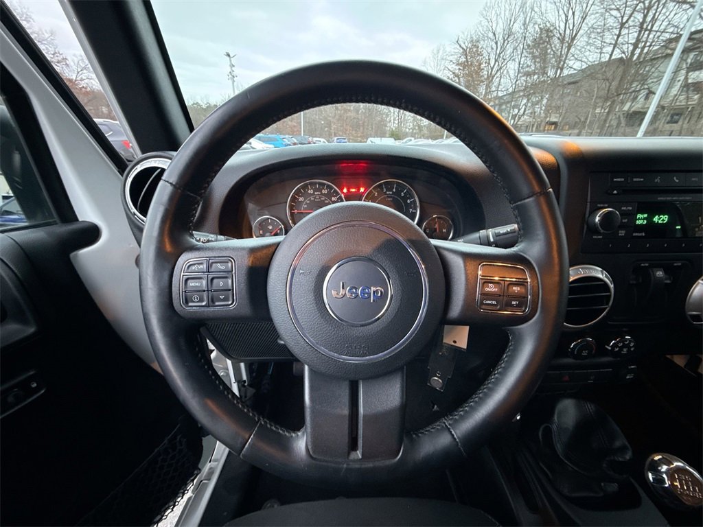 Used 2015 Jeep Wrangler Rubicon w/ Power Convenience Group image 11