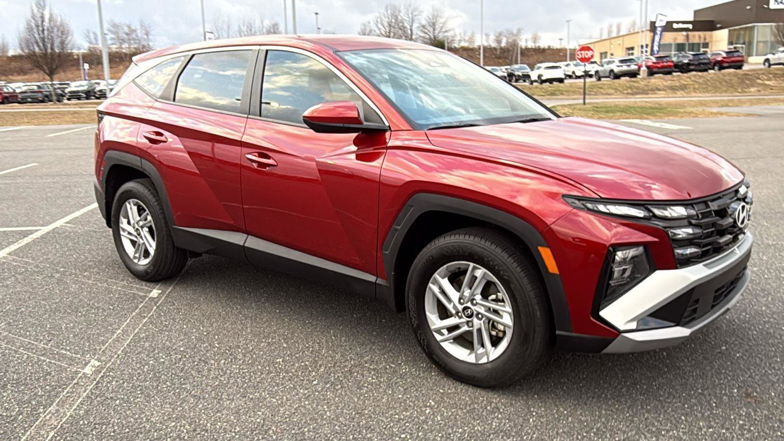 Used 2025 Hyundai Tucson SE image 2
