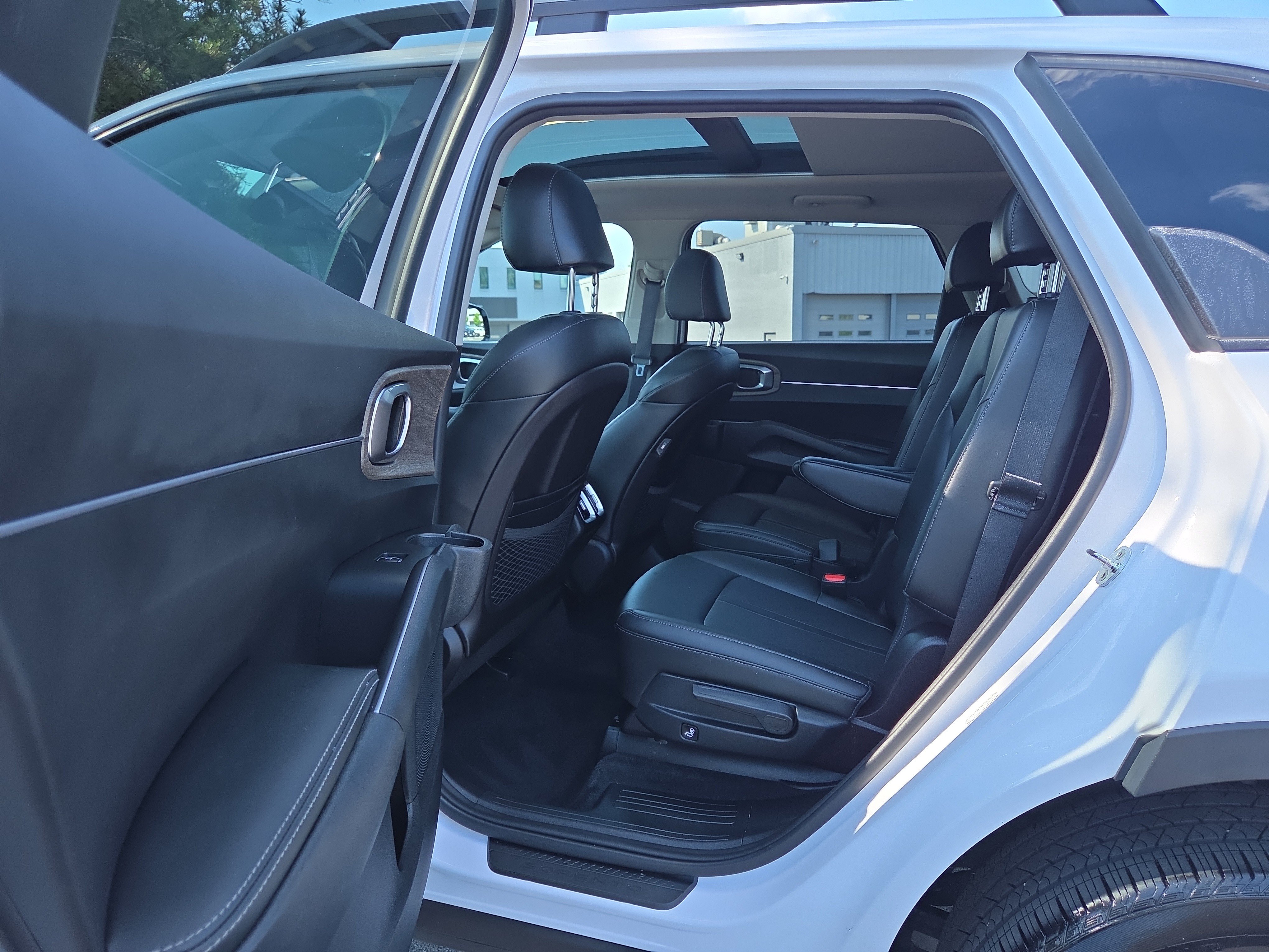 Certified 2021 Kia Sorento EX w/ EX AWD X-Line Package image 30