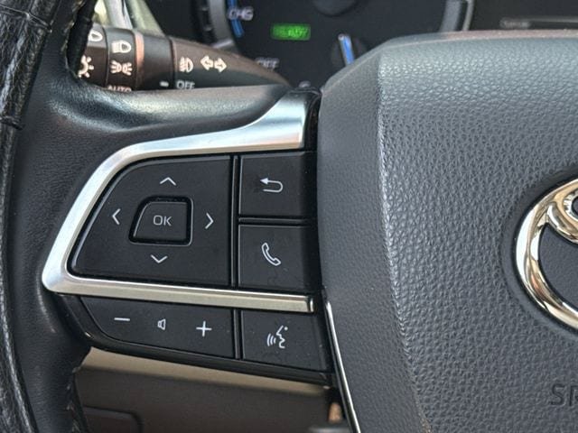Used 2021 Toyota Highlander Limited FWD image 14