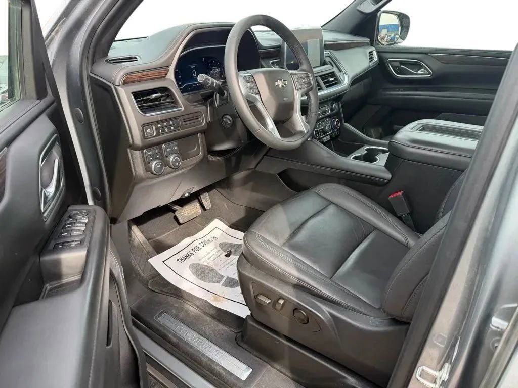 Used 2023 Chevrolet Tahoe Z71 w/ Luxury Package AWD/4WD image 11