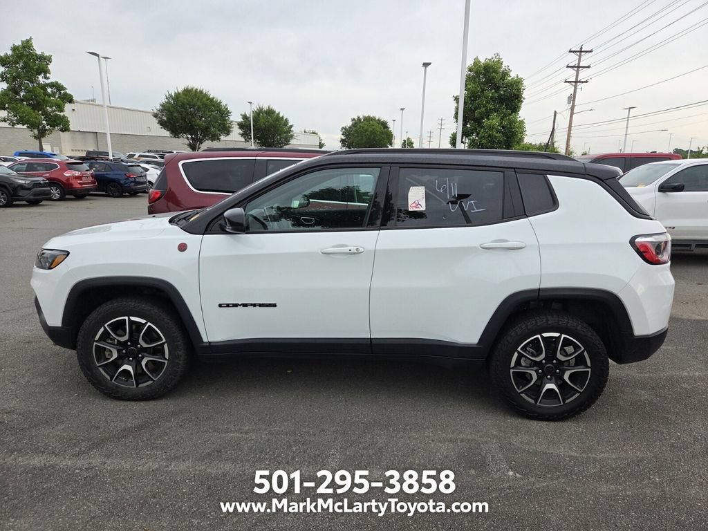 Used 2025 Jeep Compass Trailhawk w/ Trailer Tow Group AWD/4WD image 8