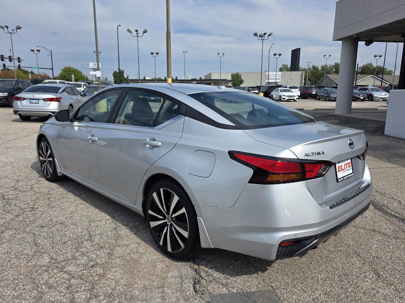 Used 2021 Nissan Altima 2.5 SR w/ SR Premium Package image 7