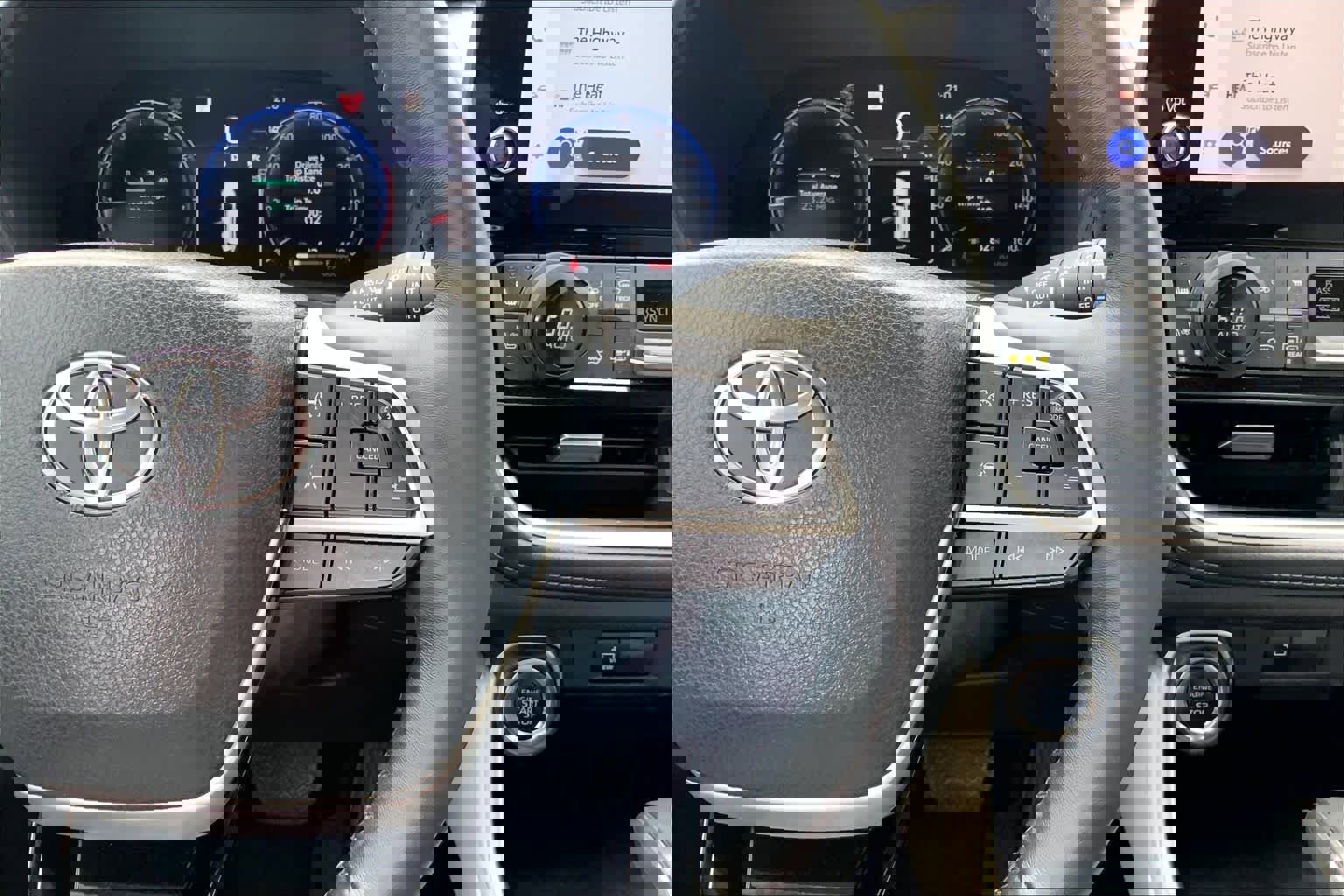 Used 2025 Toyota Grand Highlander FWD image 25