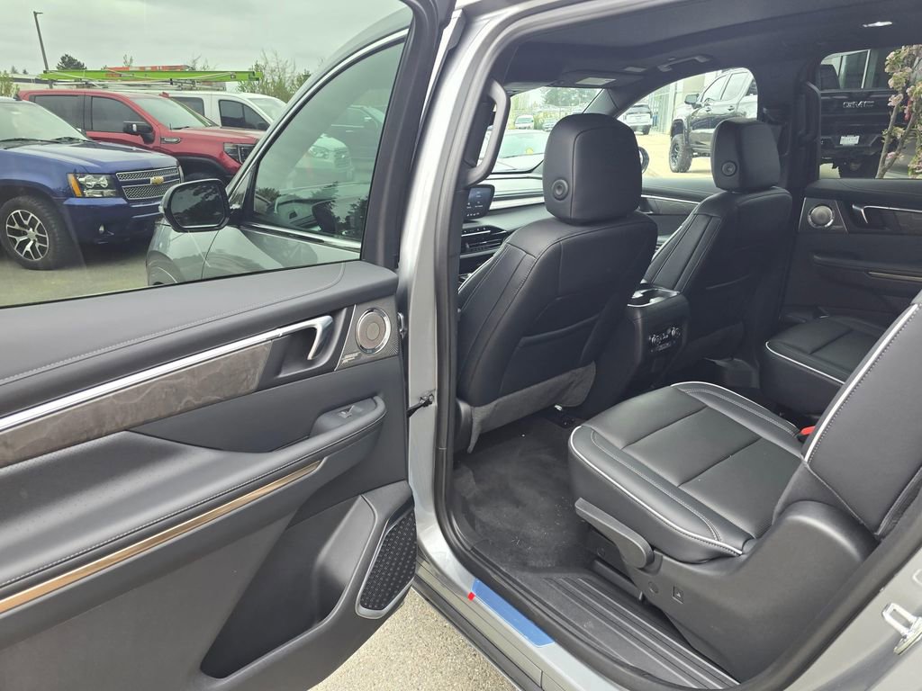 Used 2026 Buick Enclave Avenir w/ Super Cruise Package AWD/4WD image 16