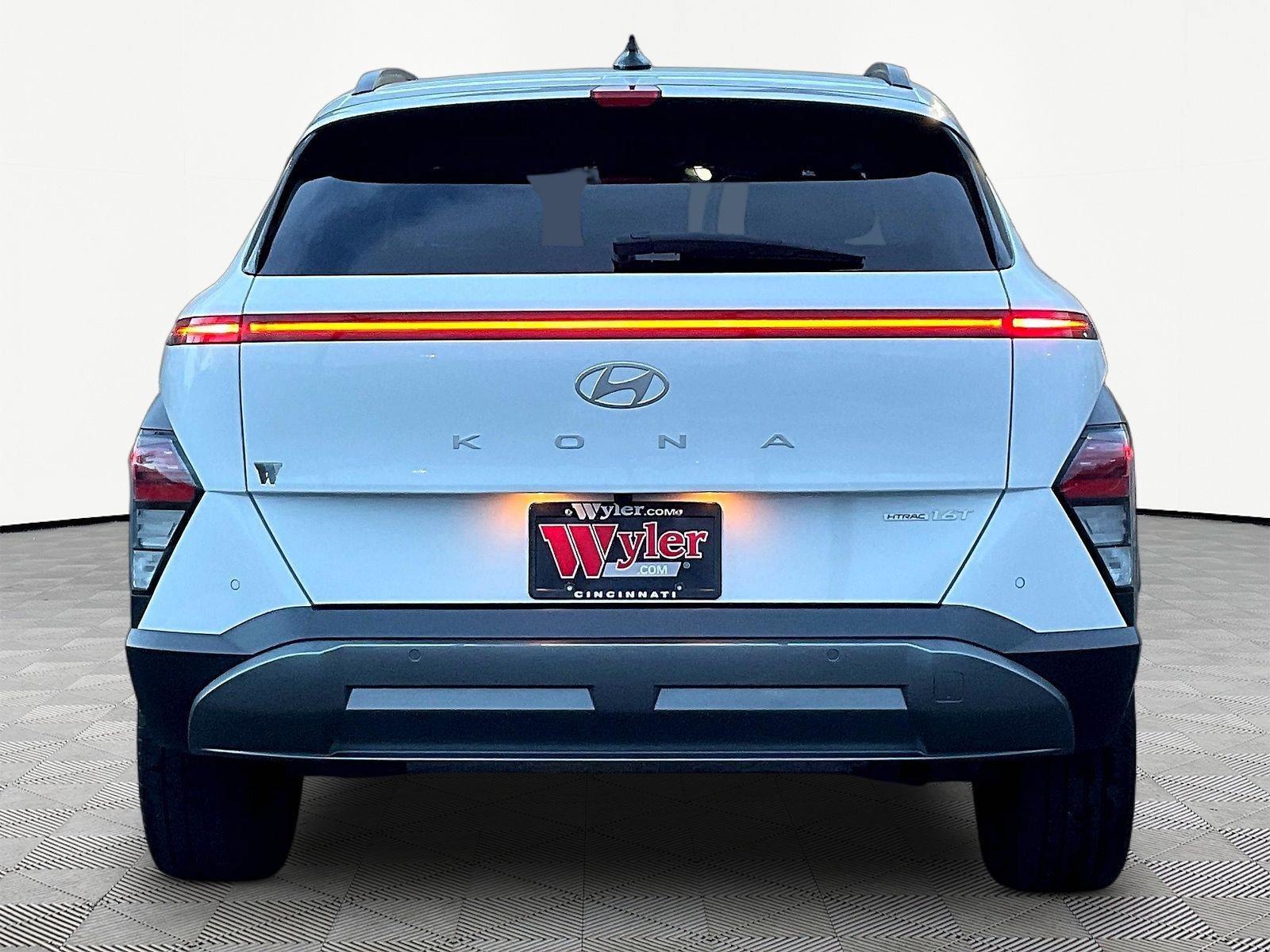 Used 2024 Hyundai Kona Limited AWD/4WD image 5