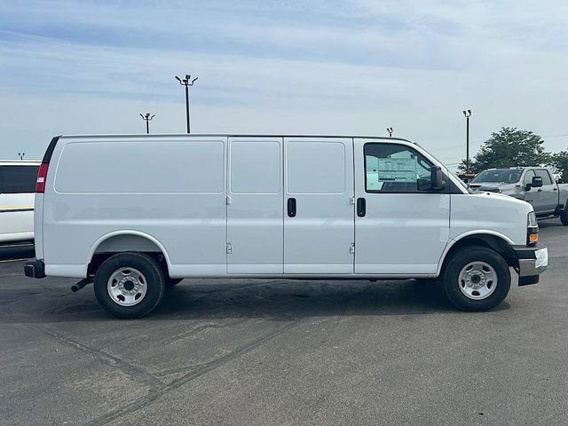 New 2025 Chevrolet Express 3500 Extended w/ Driver Convenience Package video 3