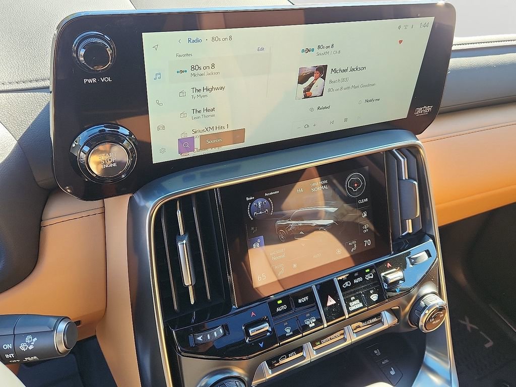 New 2025 Lexus LX 600 4WD w/ Luxury Package image 9