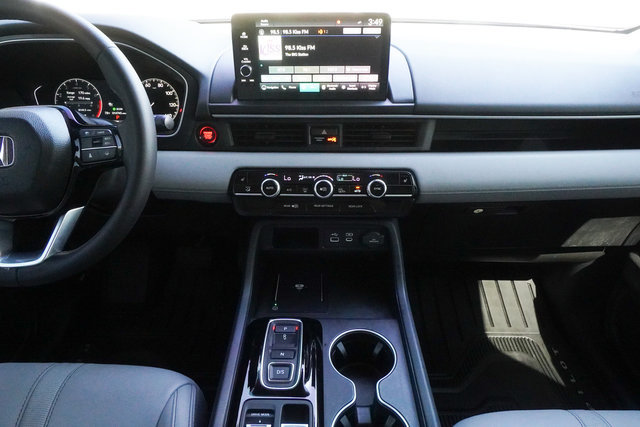 Used 2025 Honda Pilot Touring image 17
