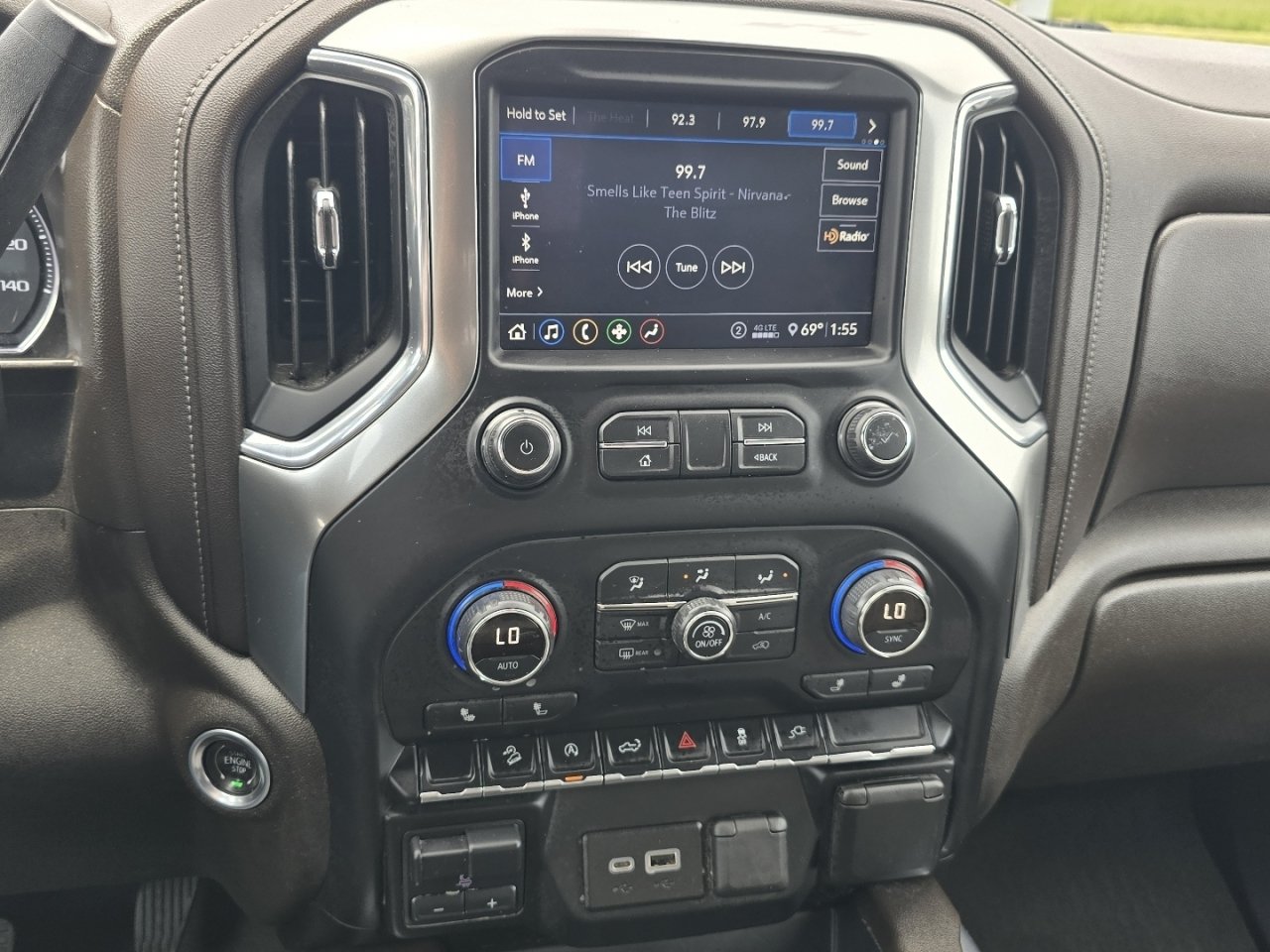 Used 2020 Chevrolet Silverado 1500 LT Trail Boss AWD/4WD image 28