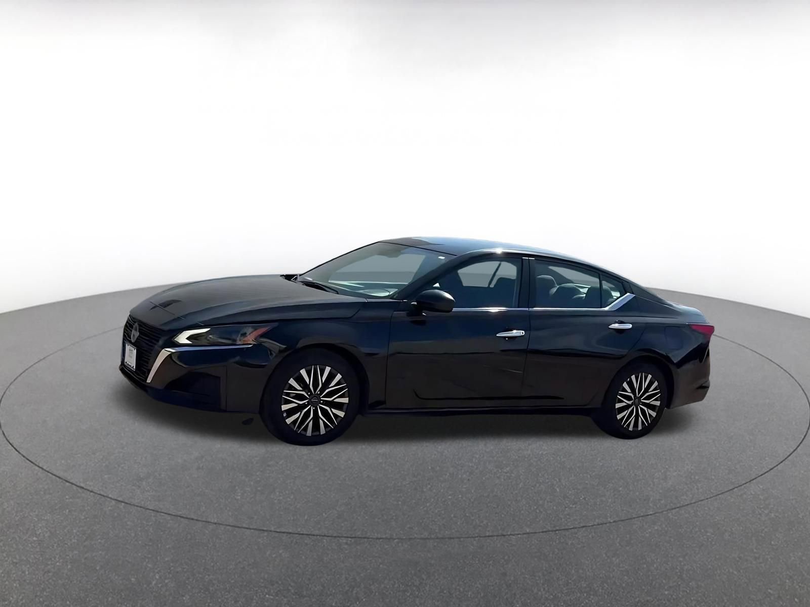 Used 2025 Nissan Altima 2.5 SV FWD image 8