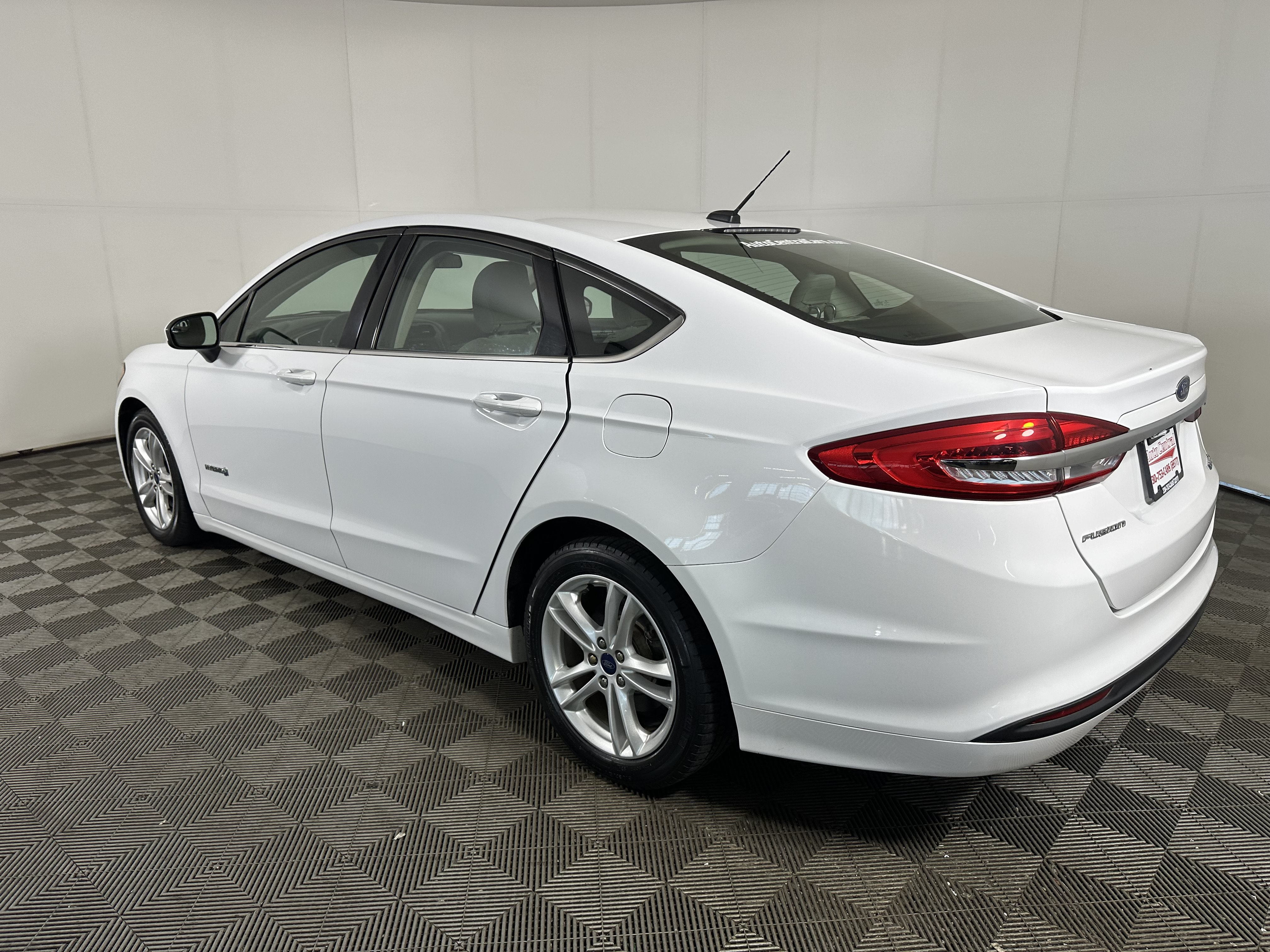 Used 2018 Ford Fusion S FWD image 3