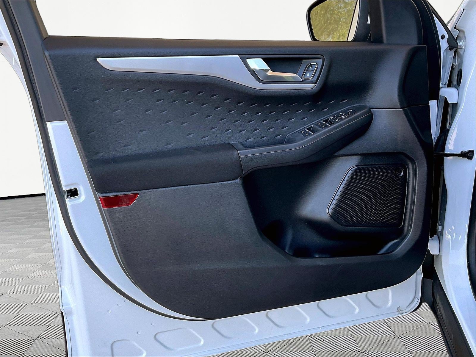 Used 2020 Ford Escape SE FWD image 20