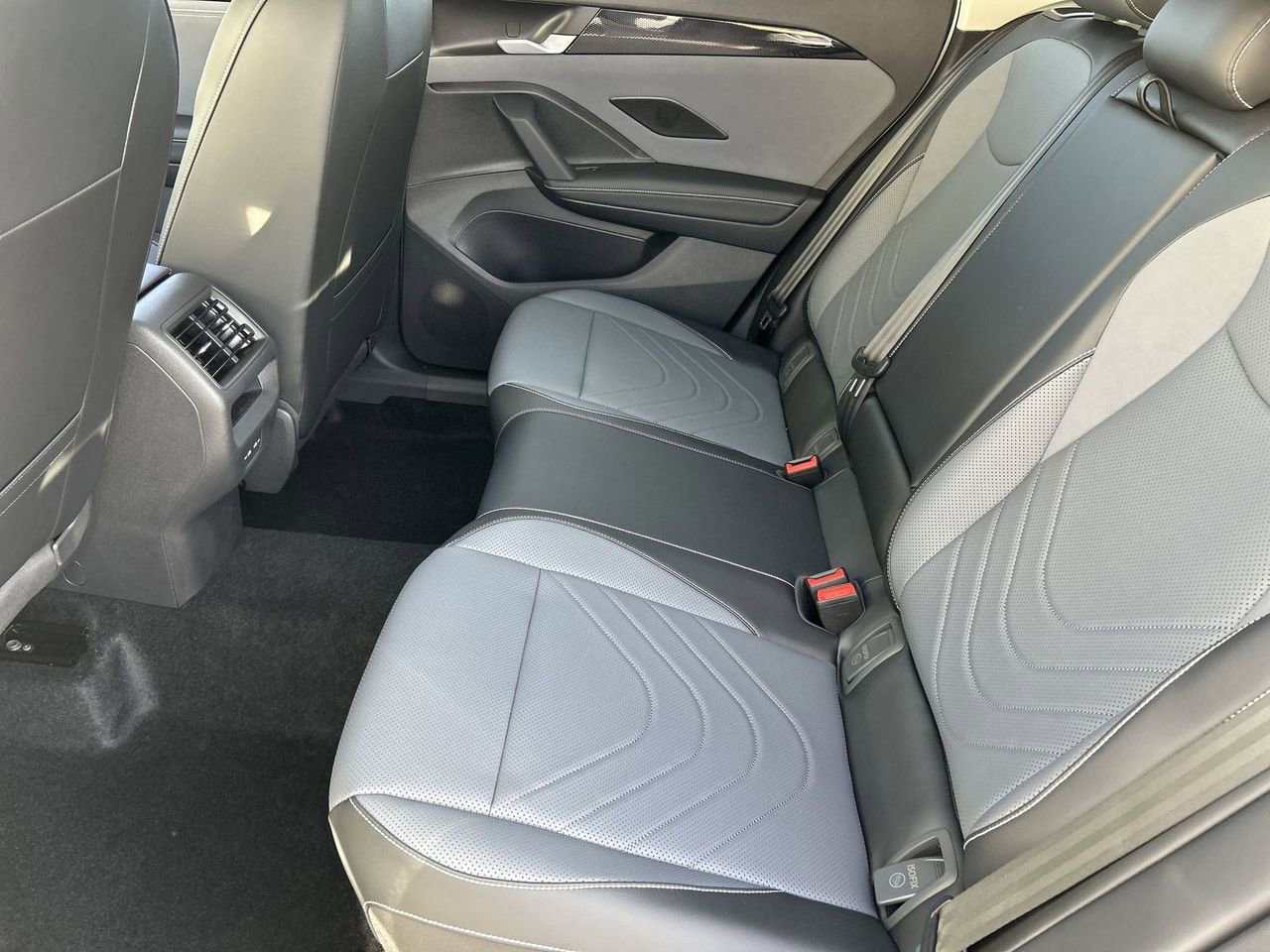 New 2026 Volkswagen Tiguan SE FWD image 13