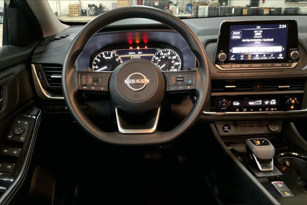 Used 2024 Nissan Rogue SV image 5