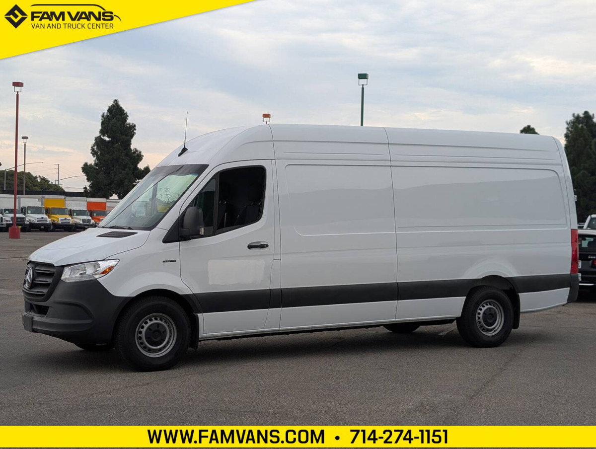 Used 2024 Mercedes-Benz eSprinter 170 Cargo image 4