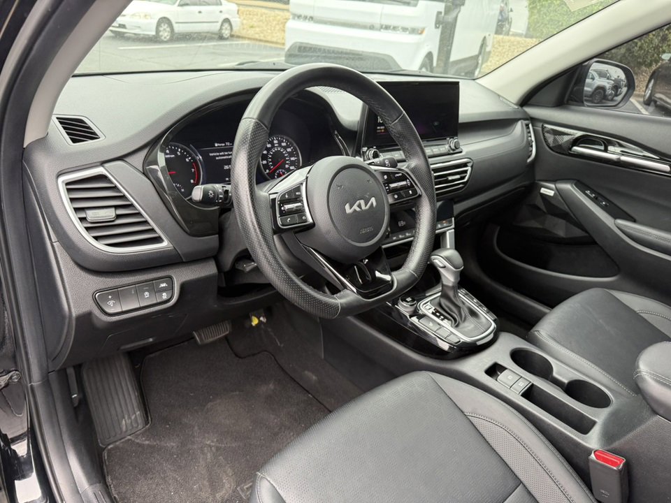 Used 2022 Kia Seltos SX image 17