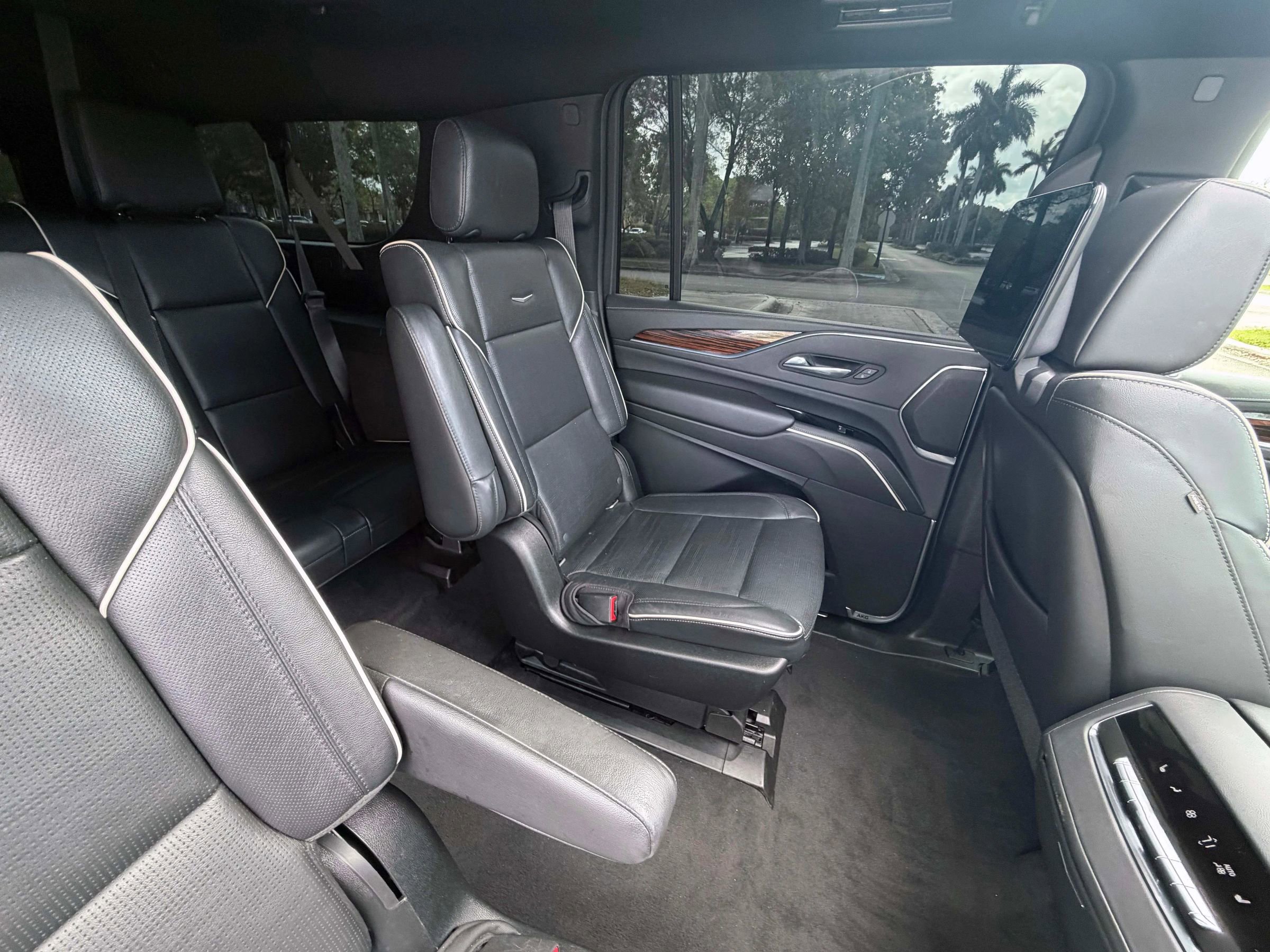 Used 2021 Cadillac Escalade ESV Premium Luxury w/ Performance Package RWD image 42