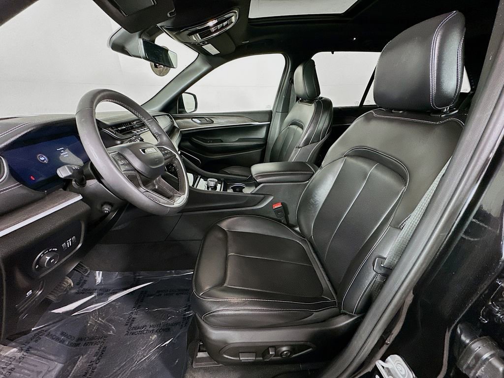 Certified 2025 Jeep Grand Cherokee Limited w/ Luxury Tech Group II image 33