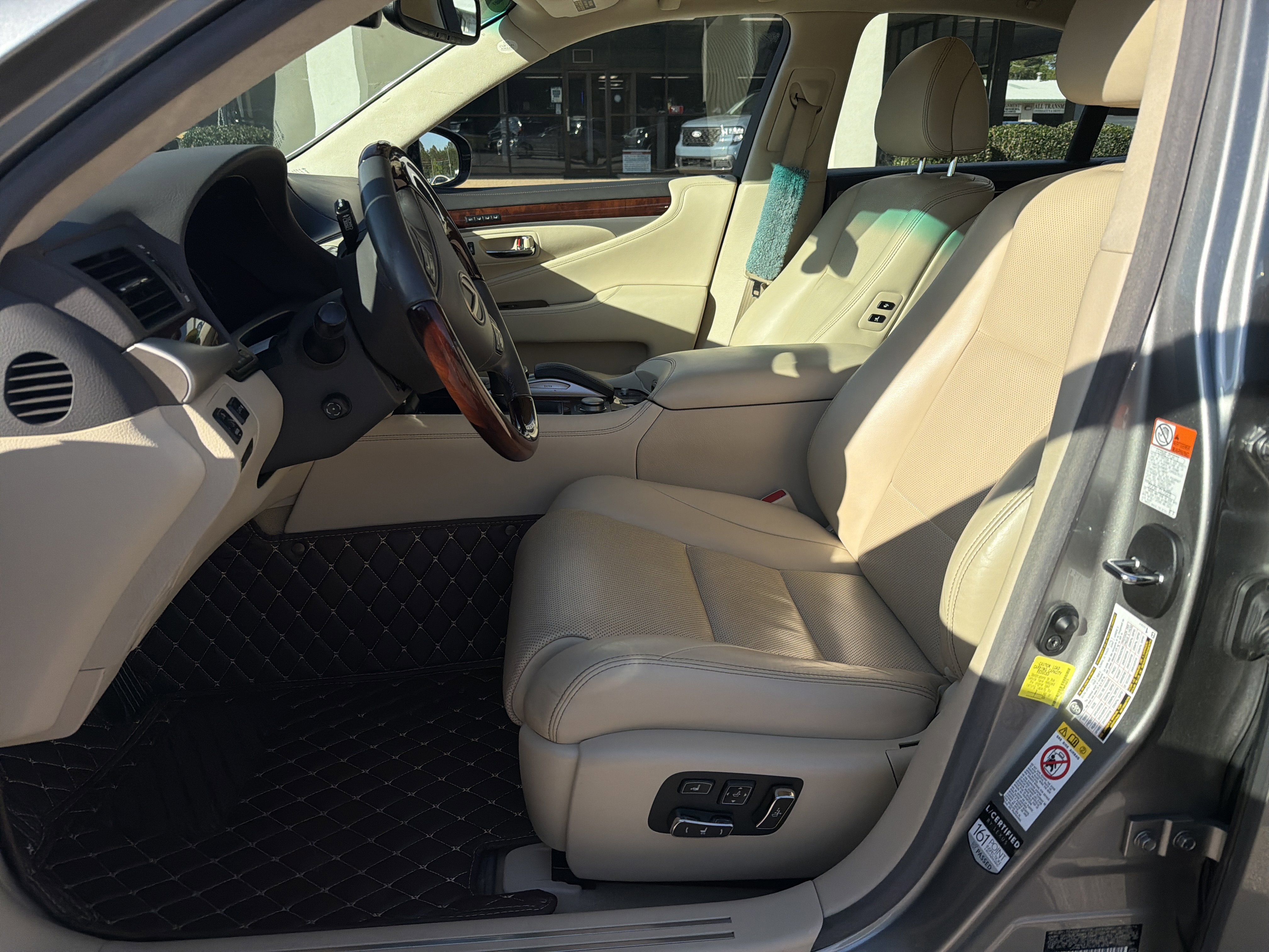 Used 2017 Lexus LS 460 RWD image 19