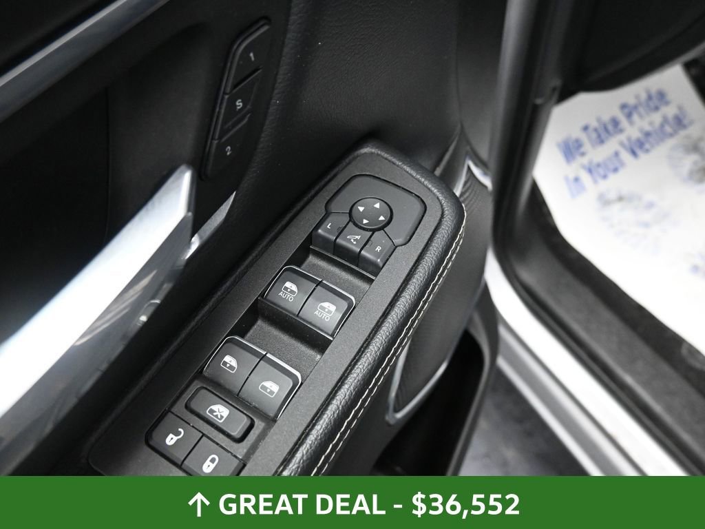 Used 2025 RAM 1500 Laramie AWD/4WD image 32