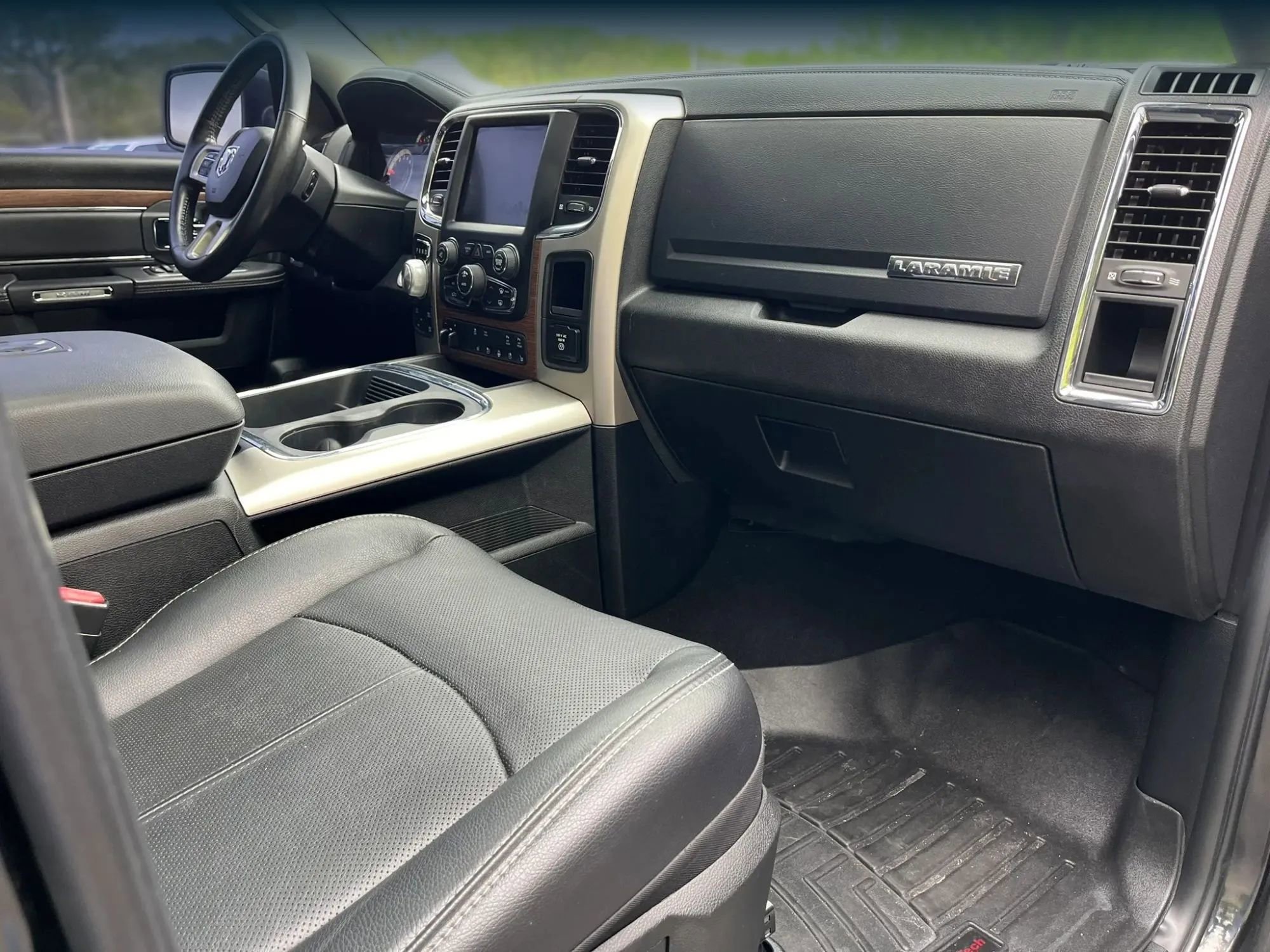 Used 2018 RAM 1500 Laramie w/ Convenience Group image 10