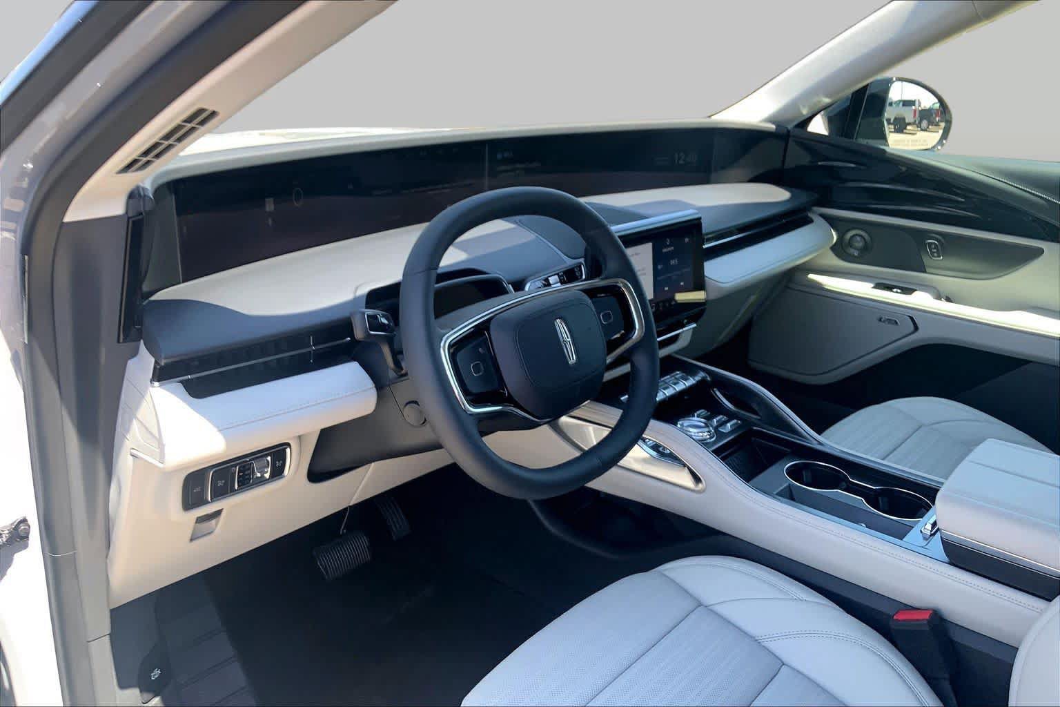 New 2026 Lincoln Nautilus Reserve w/ Jet Appearance Package AWD/4WD image 8