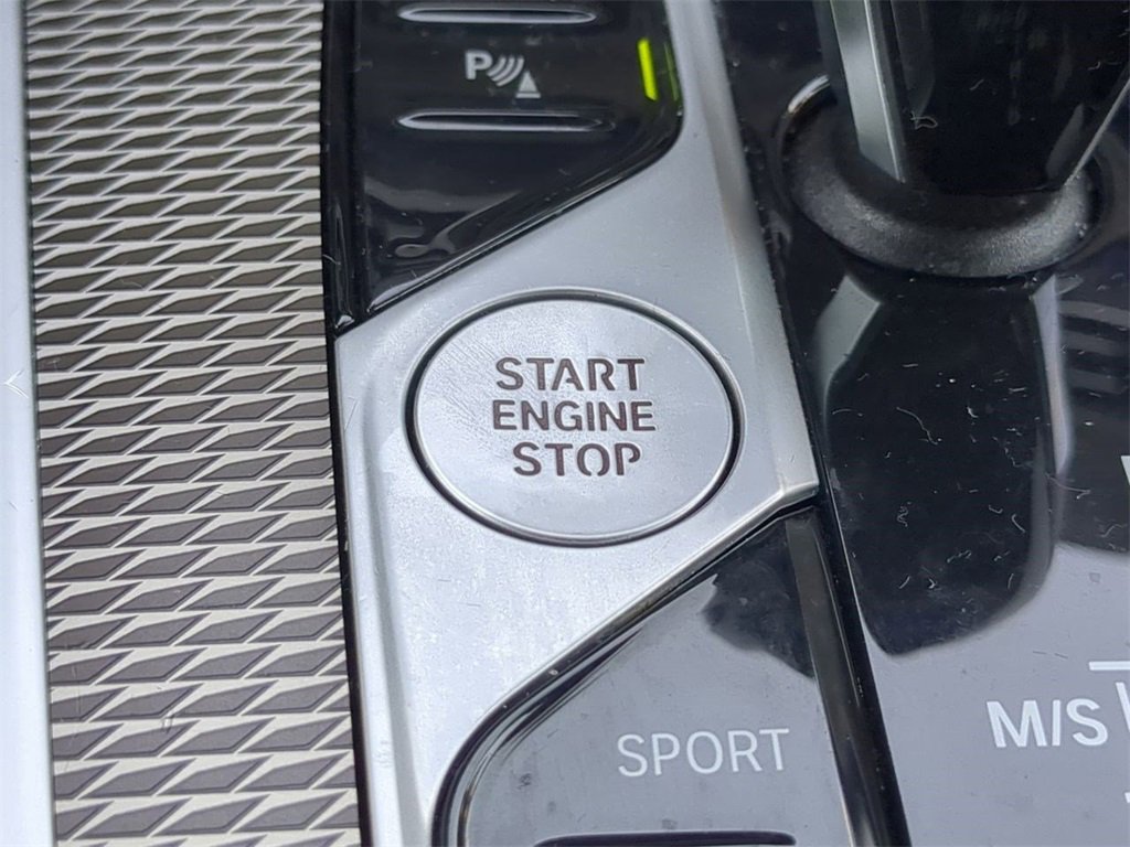 Used 2021 BMW X6 xDrive40i w/ M Sport Package image 30