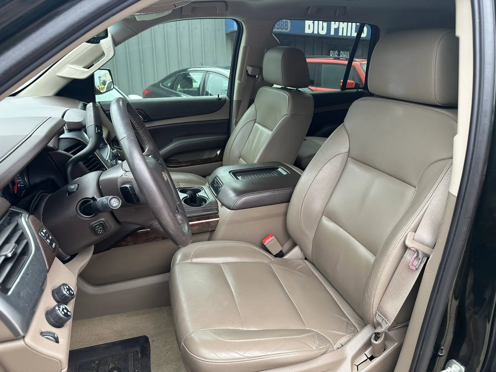 Used 2016 Chevrolet Tahoe LT w/ Luxury Package AWD/4WD image 7