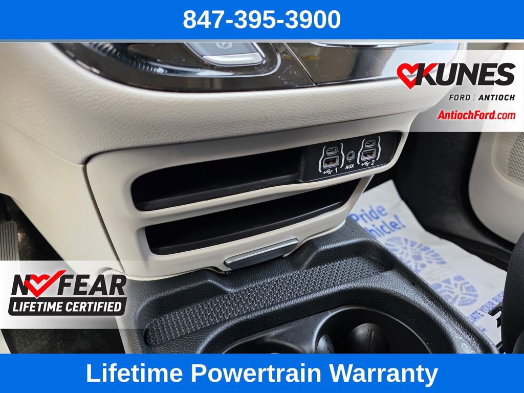 Used 2023 Chrysler Voyager LX image 47