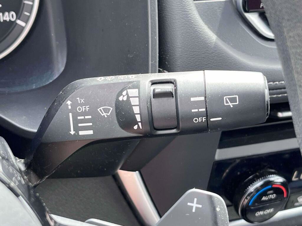 Used 2023 Nissan Rogue SV AWD/4WD image 33