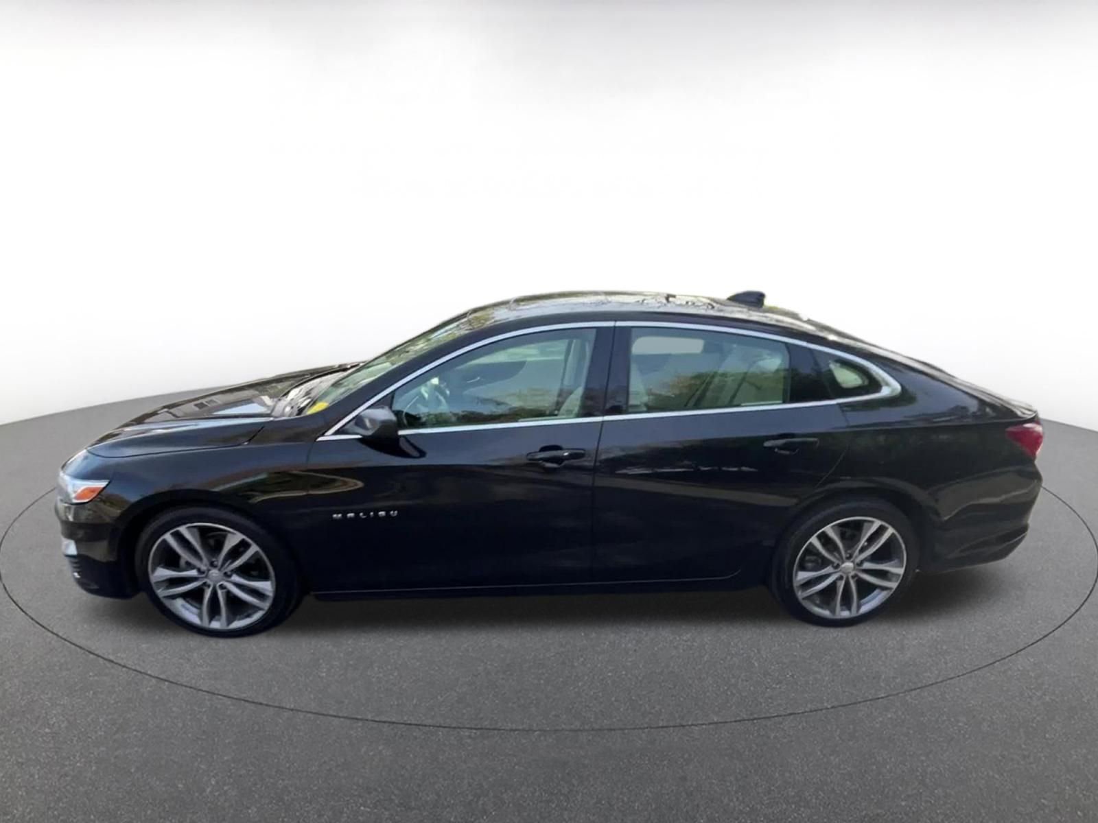 Used 2024 Chevrolet Malibu LT image 9