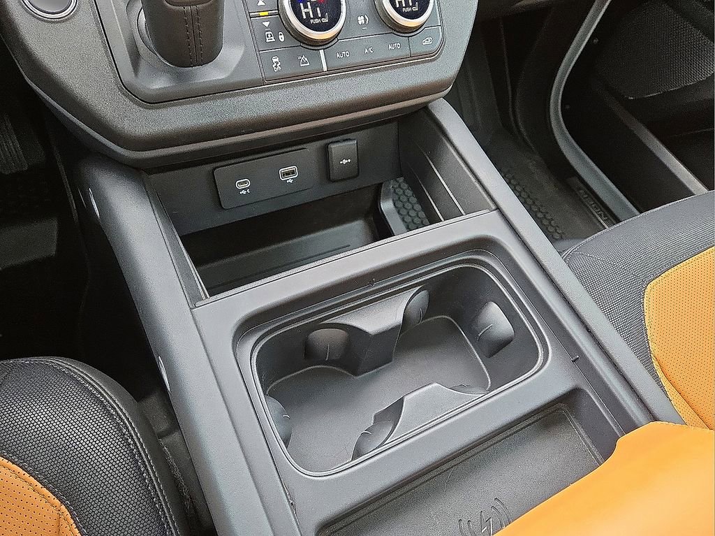 Used 2024 Land Rover Defender 110 X-Dynamic SE image 30