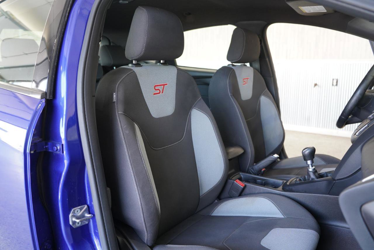 Used 2015 Ford Focus ST FWD image 30