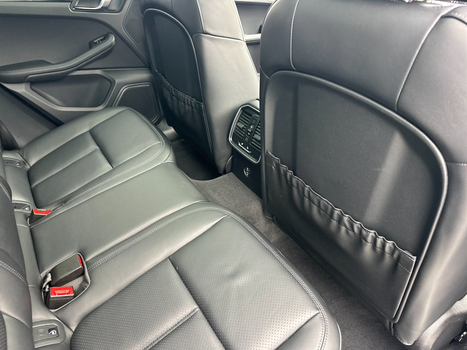 Certified 2026 Porsche Macan AWD/4WD image 22